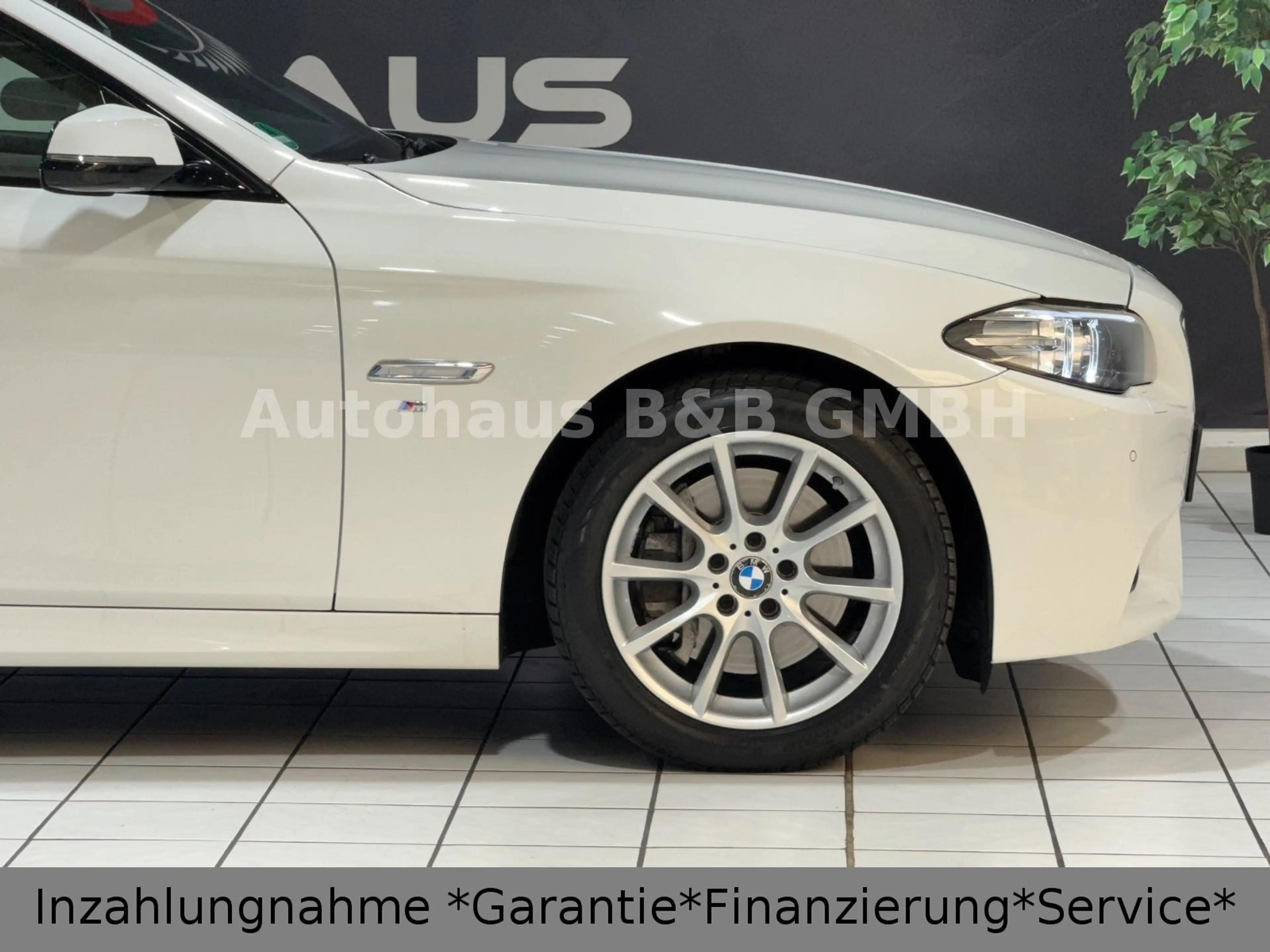 BMW 528 i X-Drive*M-Paket*Pano*Head-Up*Navi*Leder*AHK — photo 11