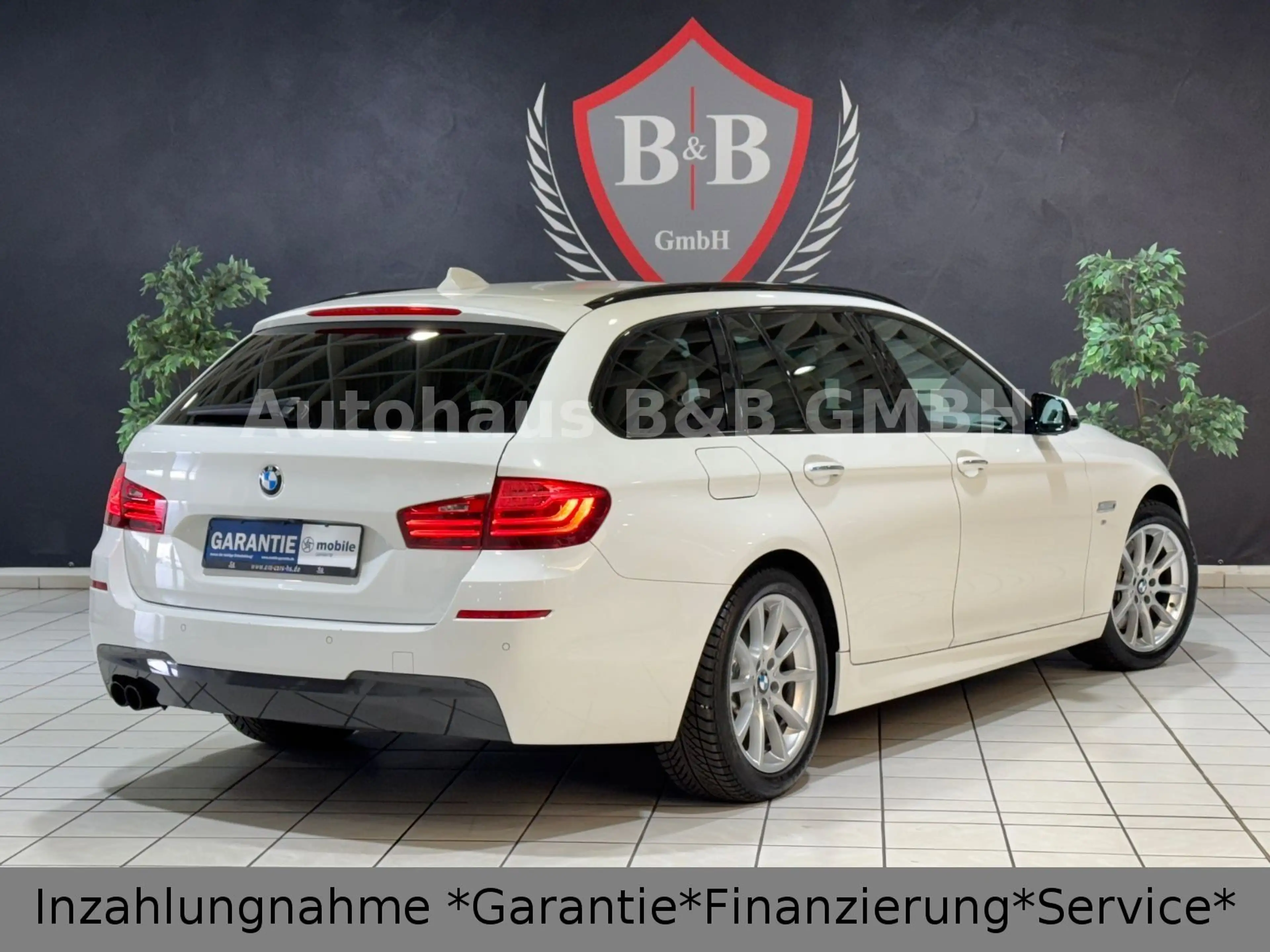 BMW 528 i X-Drive*M-Paket*Pano*Head-Up*Navi*Leder*AHK — photo 8