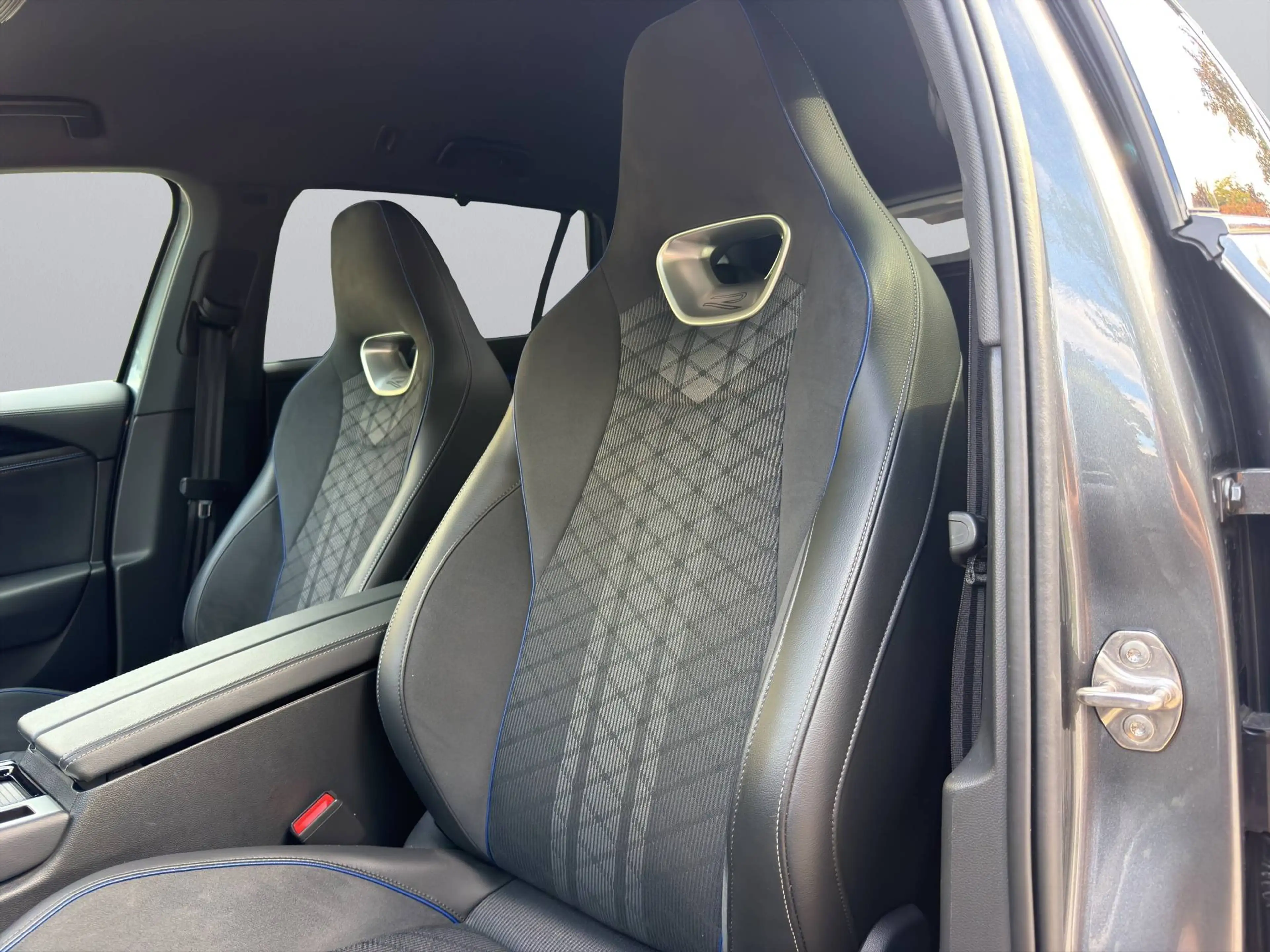 Volkswagen Passat Variant 2.0 TDI R-Line IQ-LIGHT*MASSAGE*KAMERA*METALLIC — photo 15