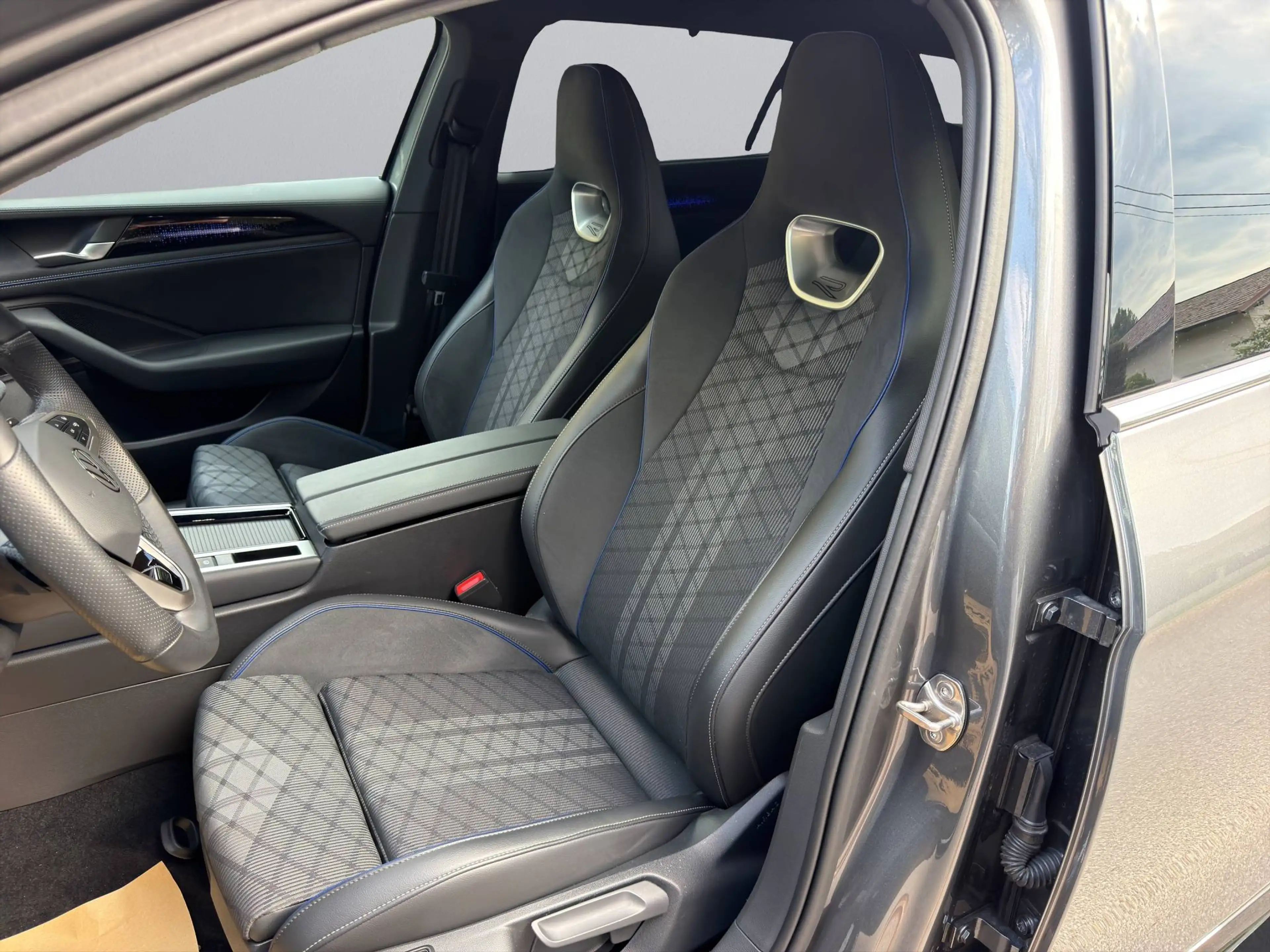 Volkswagen Passat Variant 2.0 TDI R-Line IQ-LIGHT*MASSAGE*KAMERA*METALLIC — photo 14