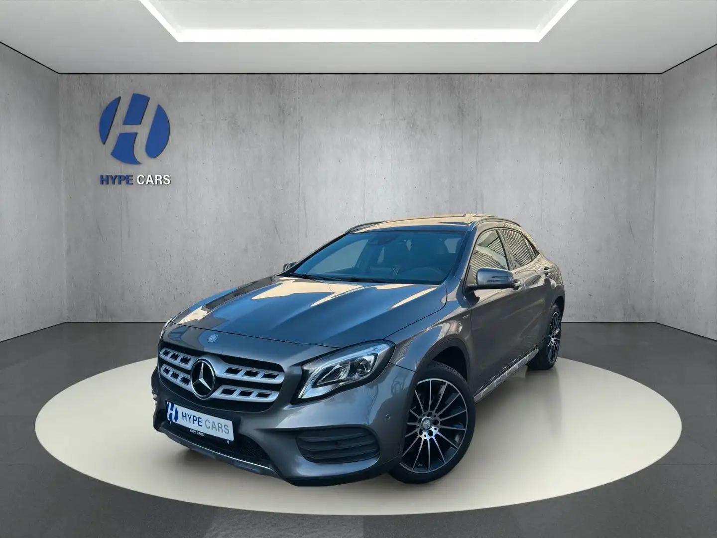 Mercedes-Benz GLA 220 4Matic AMG Line Pano RFK LED TW-Ass 19LM Grau - 1