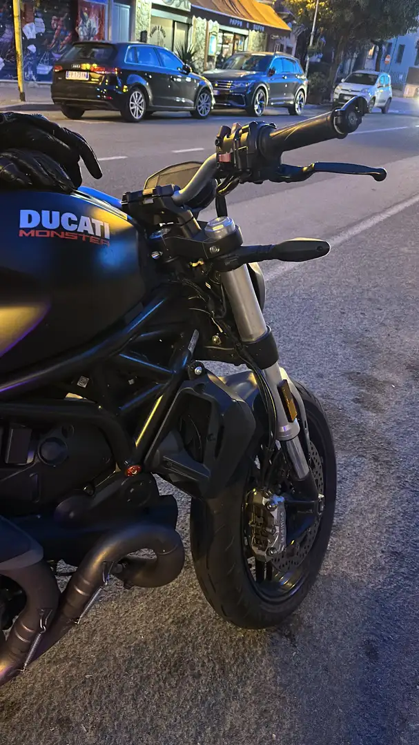 Ducati Monster 821 Negru - 1