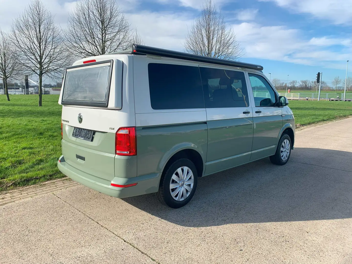 Volkswagen Transporter - 2