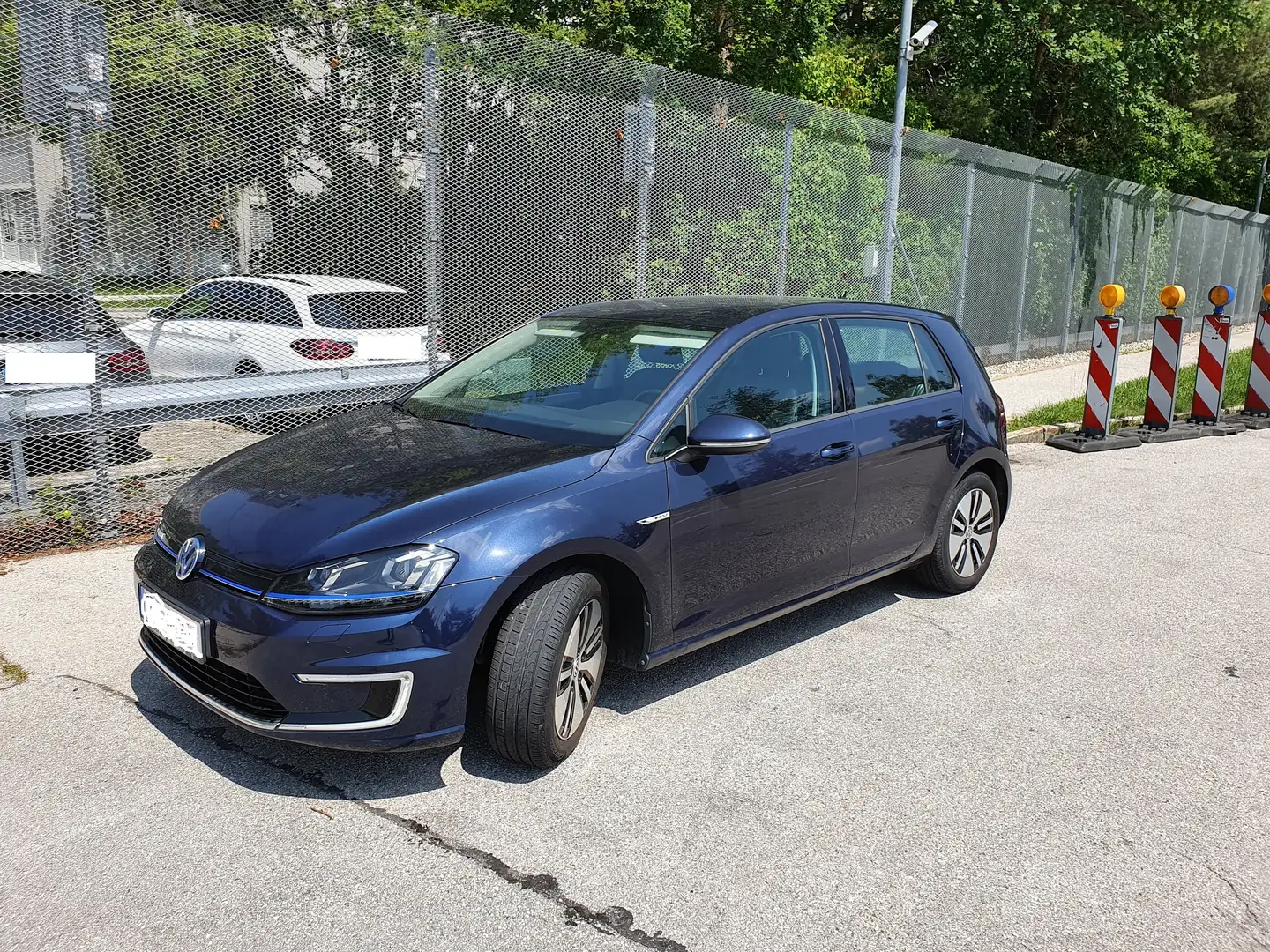 Volkswagen e-Golf CCS/NAVI/8-fach bereift/Frontscheihzg Blue - 1