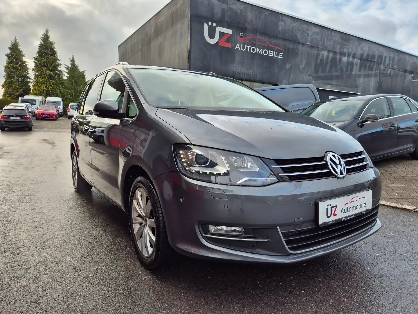 Volkswagen Sharan *** AUTOMATIK *** NAVI *** Highline BMT Grau - 2