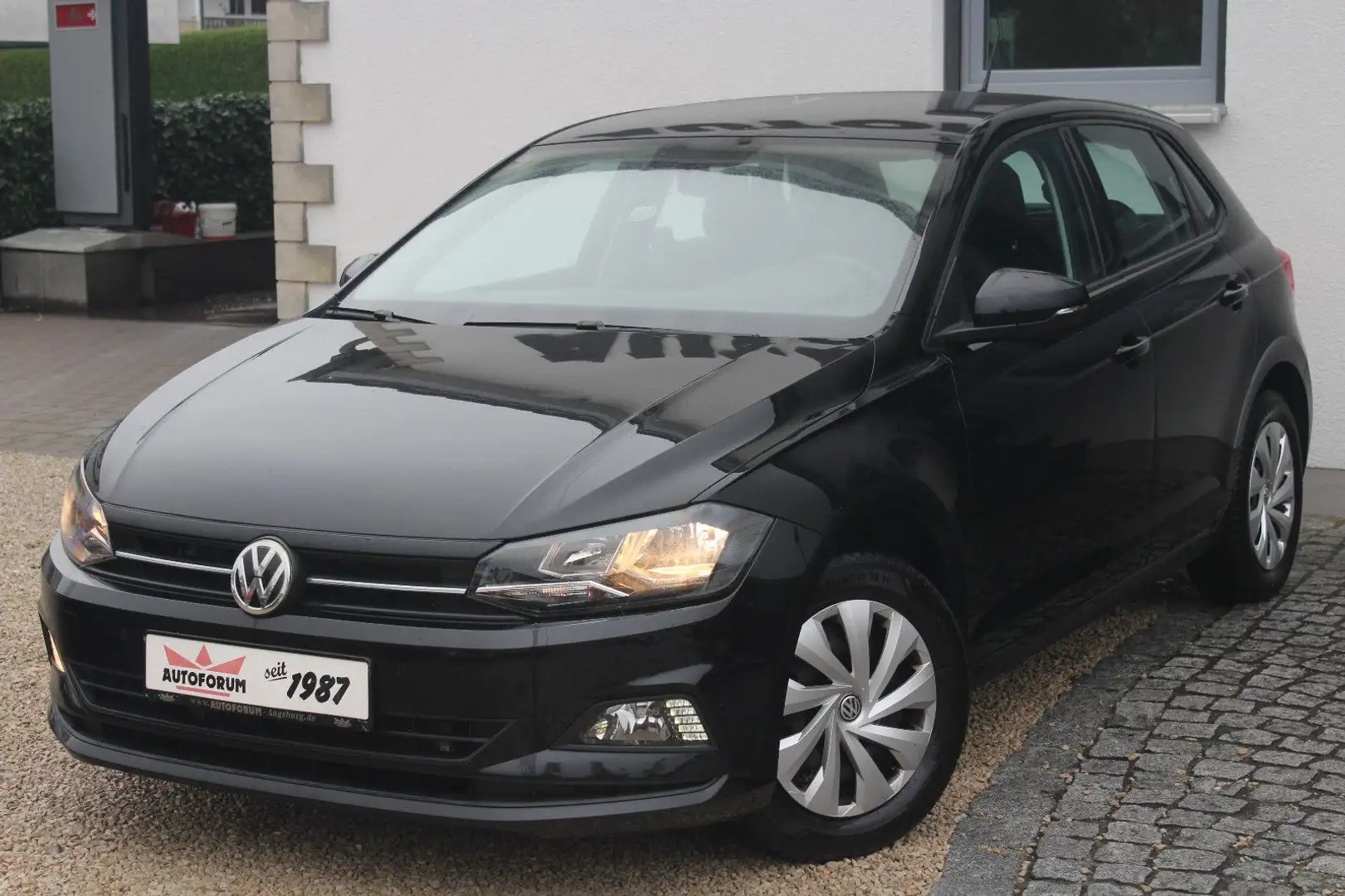 Volkswagen Polo VI Comfortline~PDC~Navi~USB~ Schwarz - 1