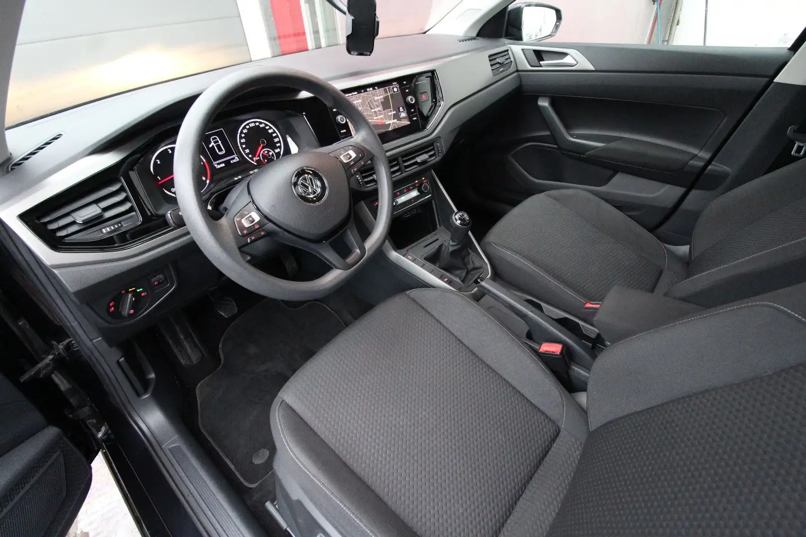 Volkswagen Polo VI Comfortline~PDC~Navi~USB~ Schwarz - 2