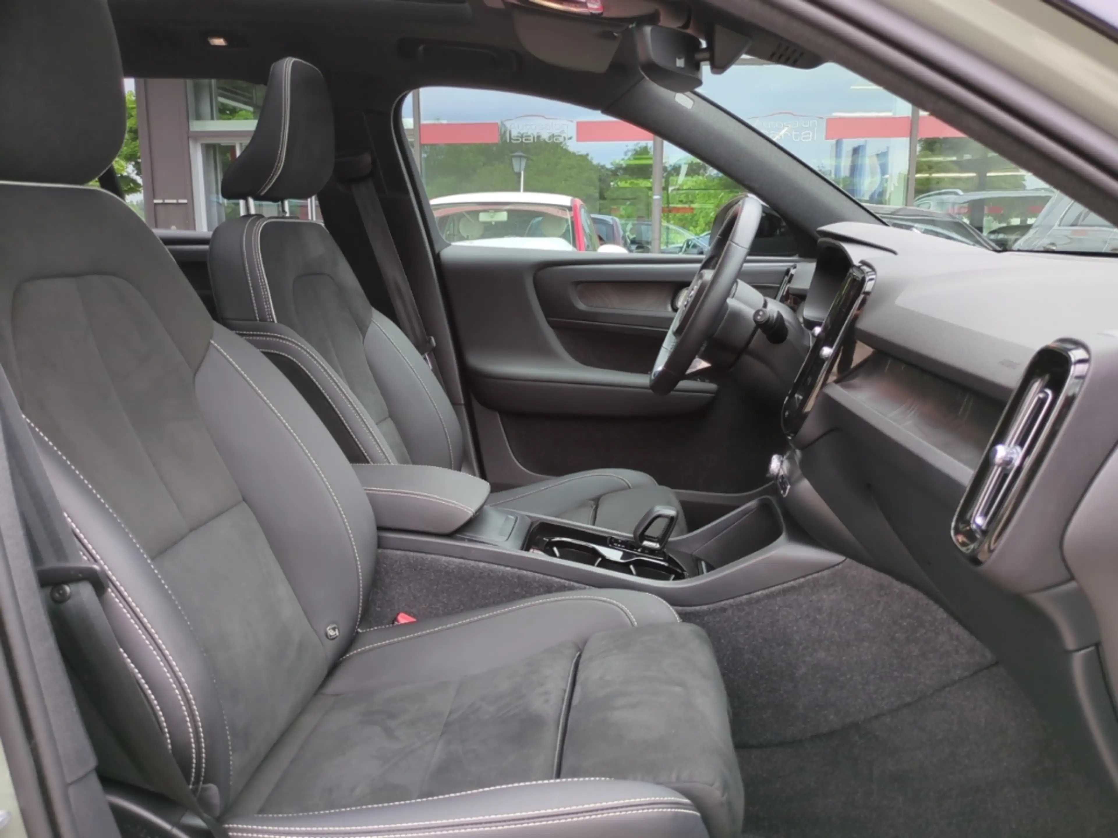 Volvo EX40 Twin Motor AWD Ultra Dark StandHZG AHK El. Panodac — photo 13