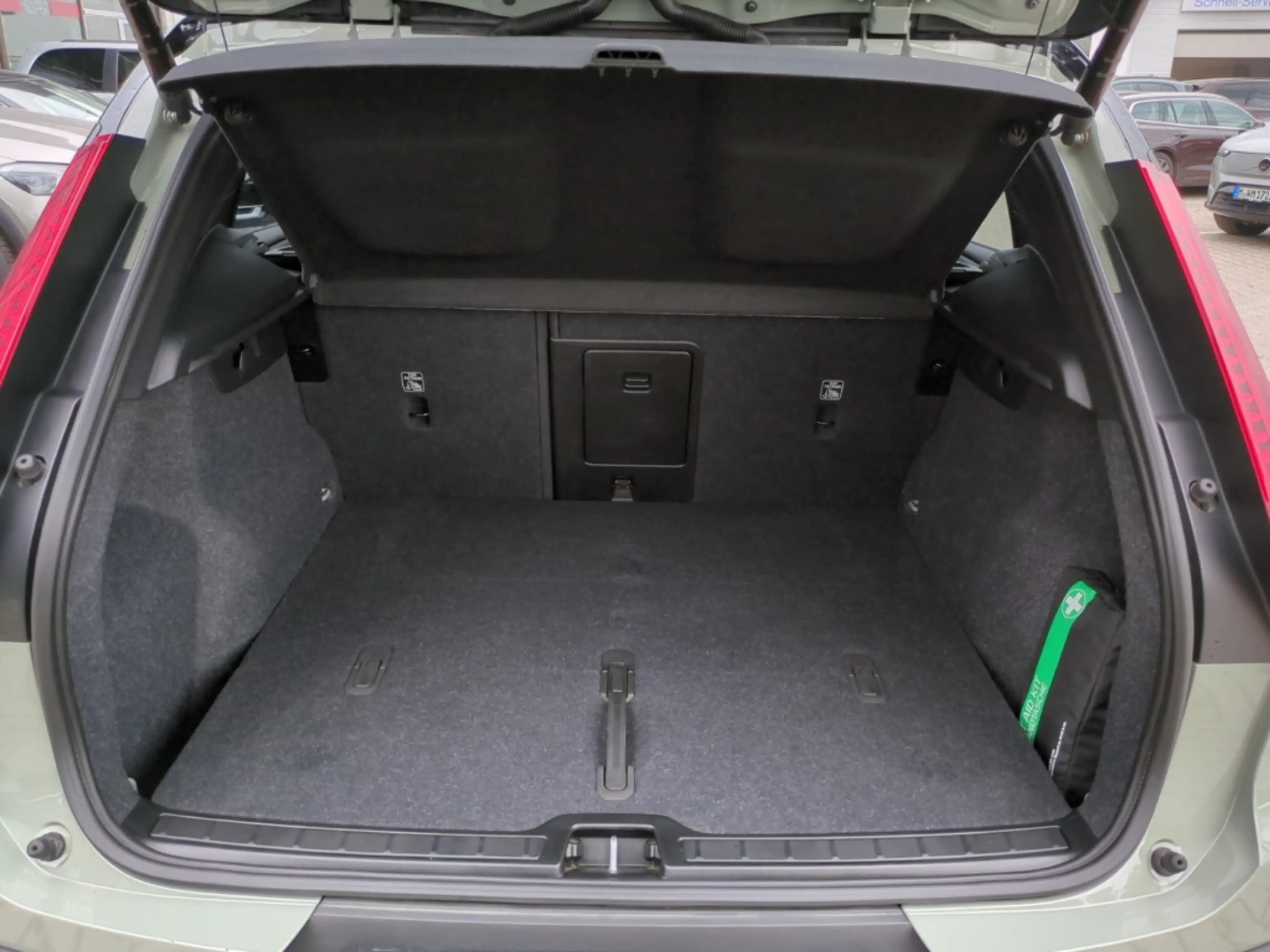 Volvo EX40 Twin Motor AWD Ultra Dark StandHZG AHK El. Panodac — photo 14