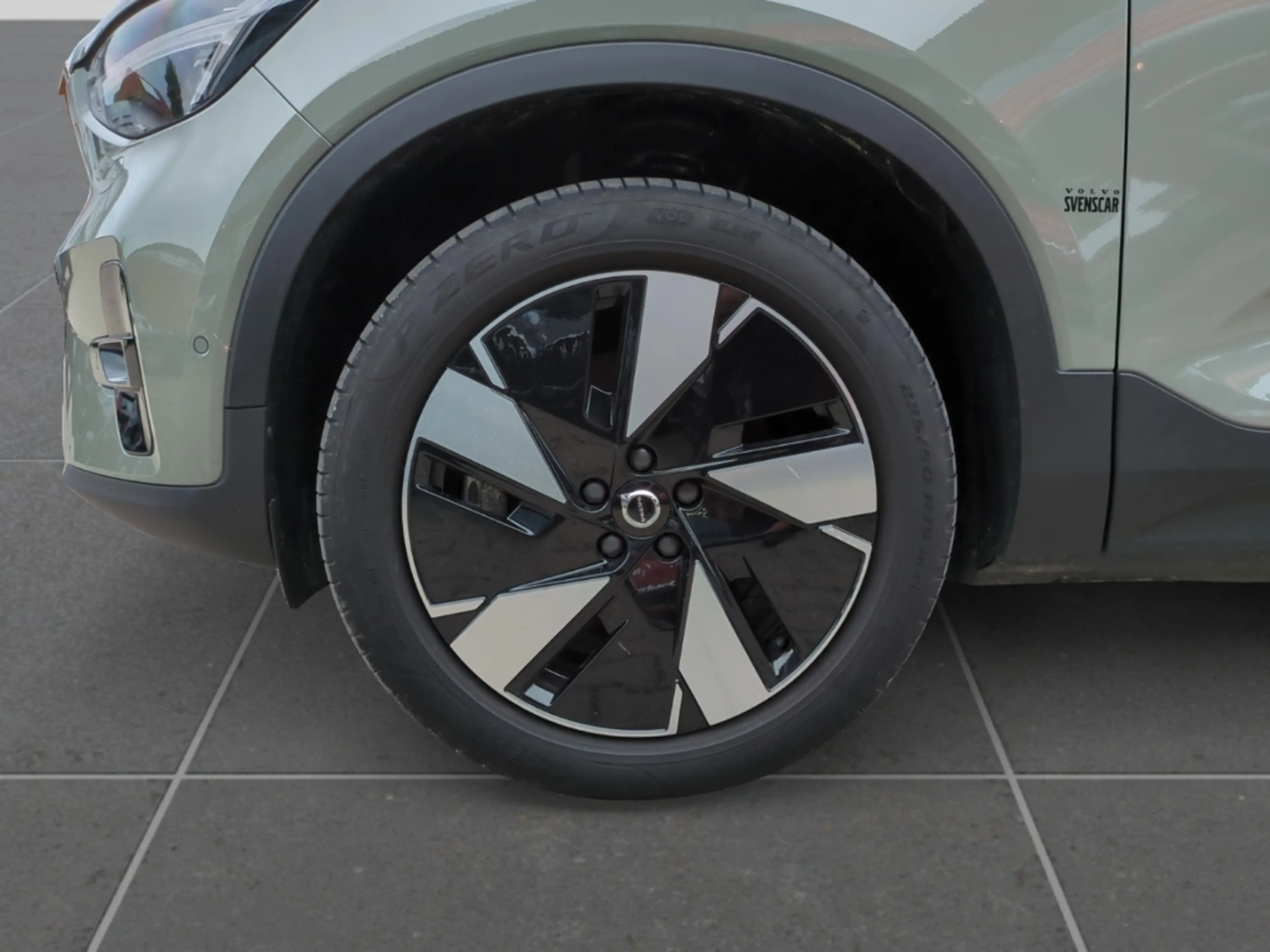 Volvo EX40 Twin Motor AWD Ultra Dark StandHZG AHK El. Panodac — photo 9