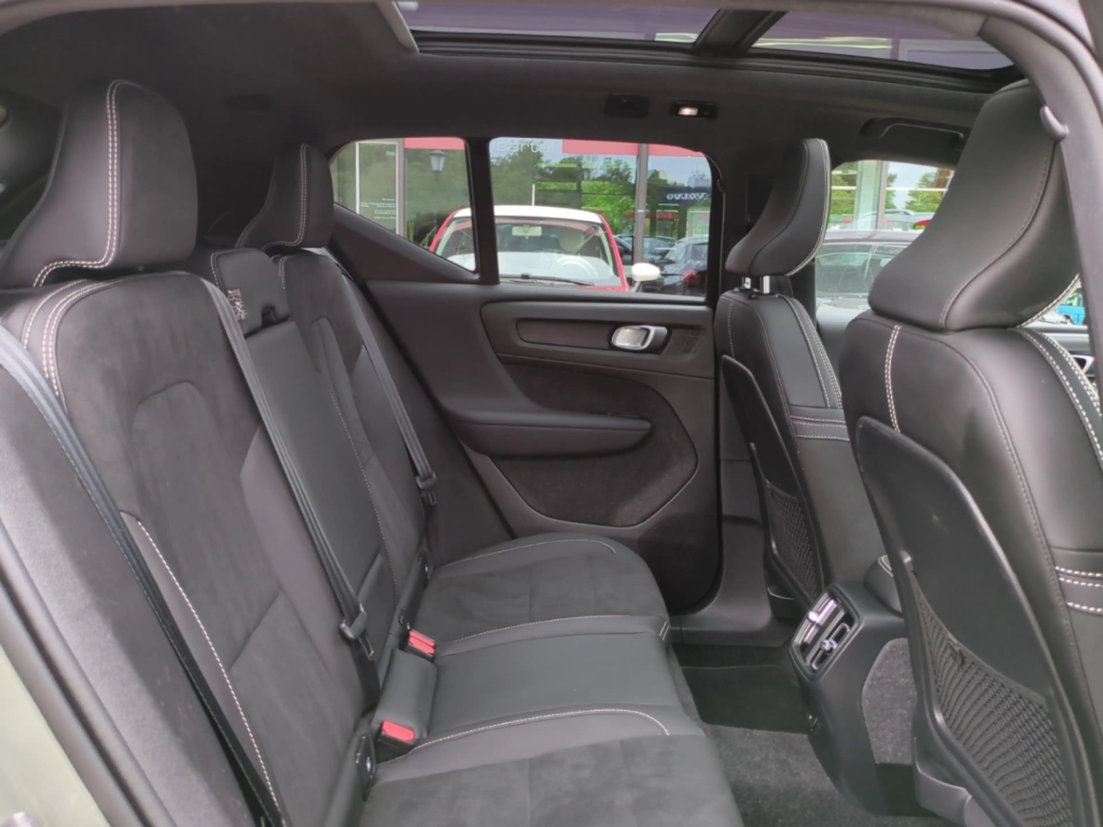 Volvo EX40 Twin Motor AWD Ultra Dark StandHZG AHK El. Panodac — photo 12