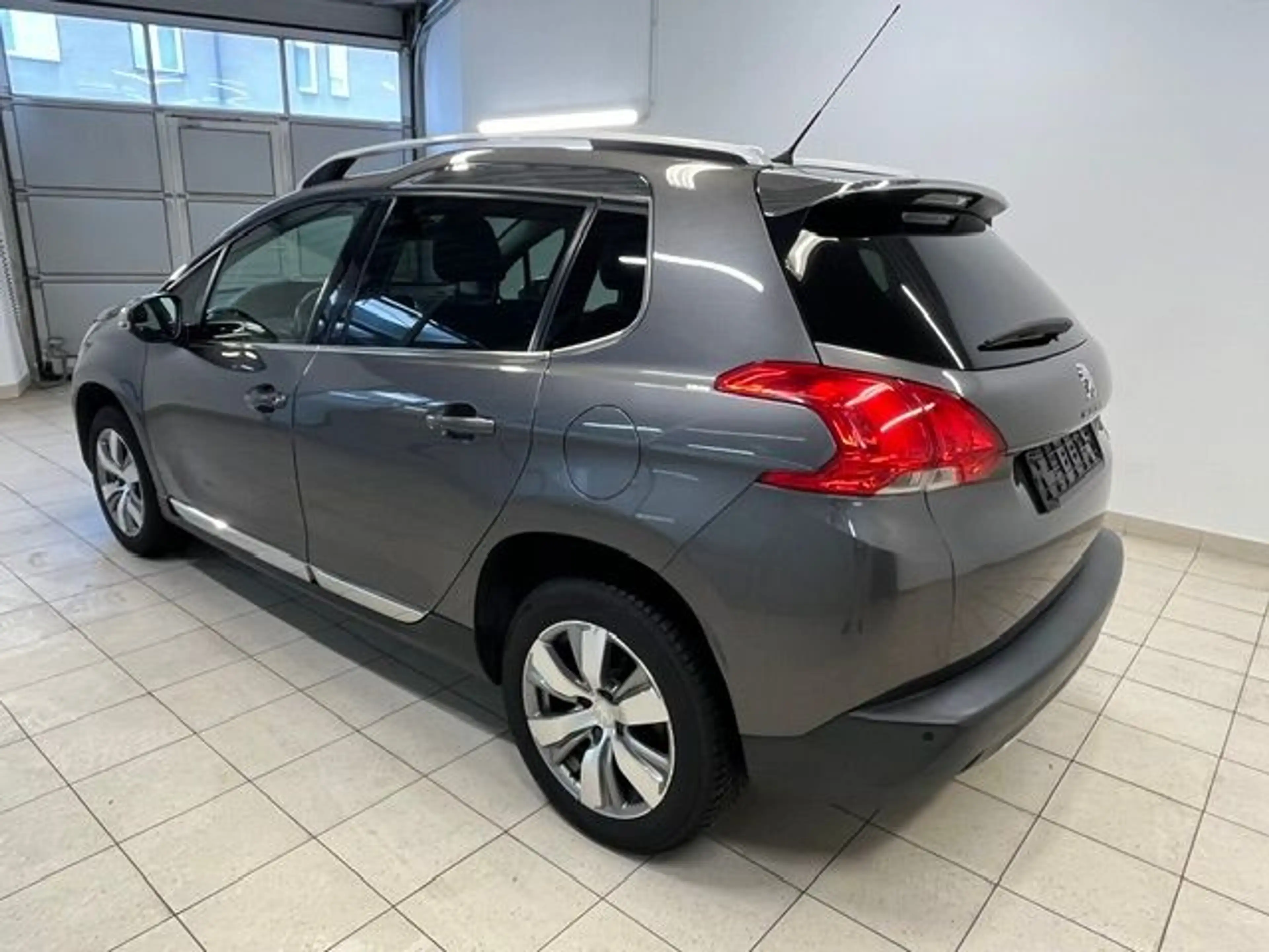 Peugeot 2008 1.2 PureTech 110 Allure+Navi+KlimaAT — photo 3