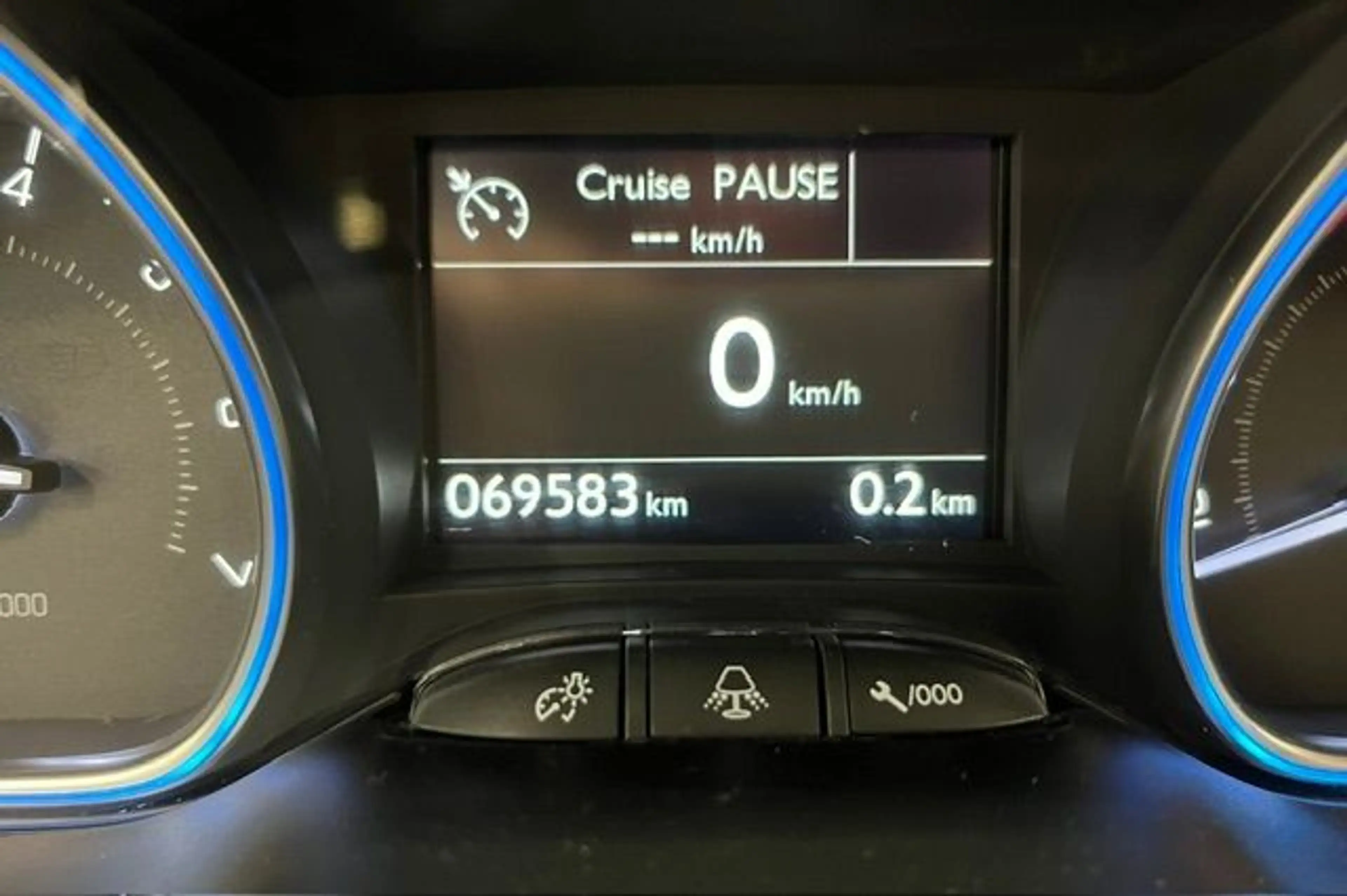 Peugeot 2008 1.2 PureTech 110 Allure+Navi+KlimaAT — photo 13