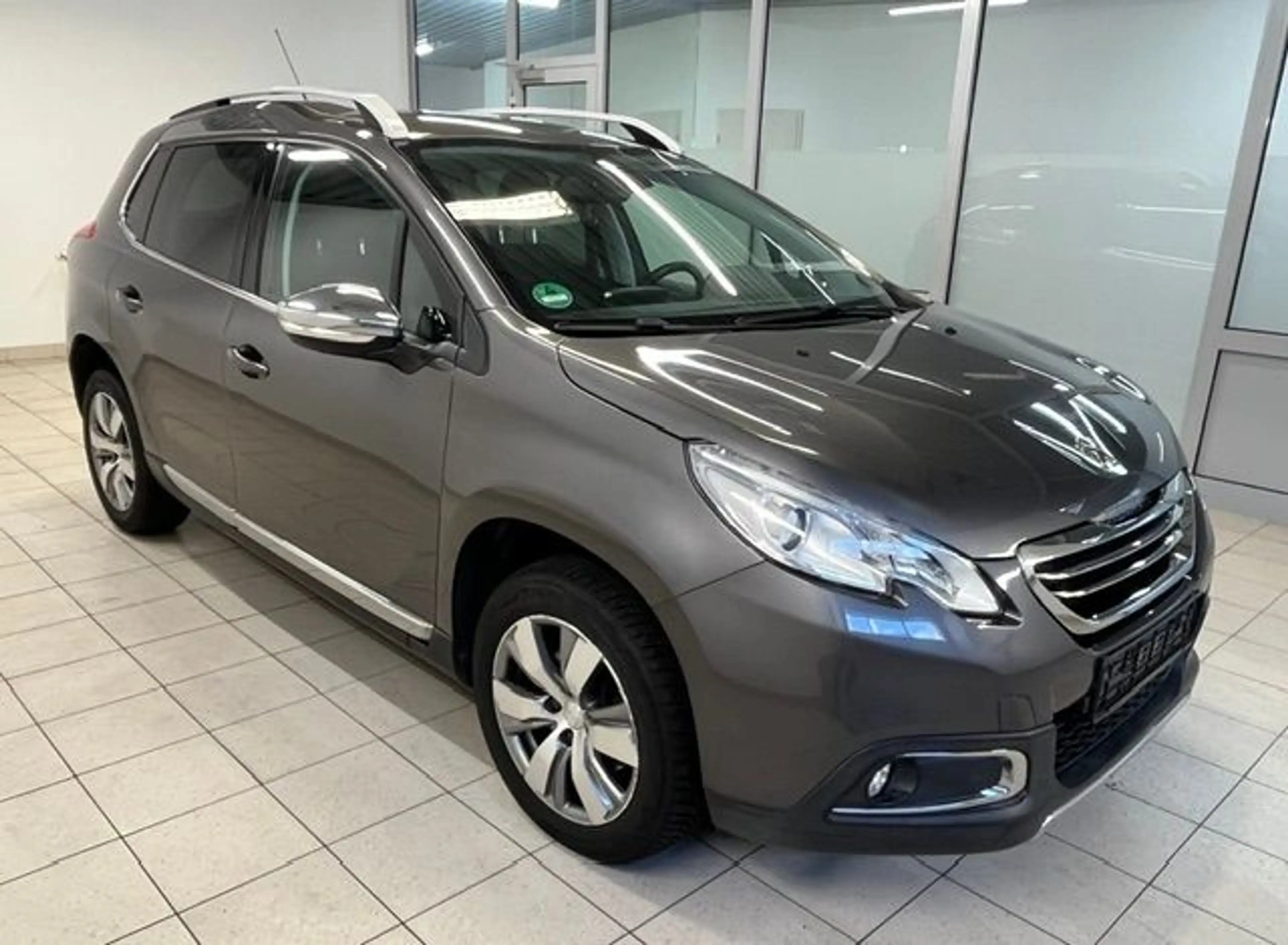 Peugeot 2008 1.2 PureTech 110 Allure+Navi+KlimaAT — photo 5