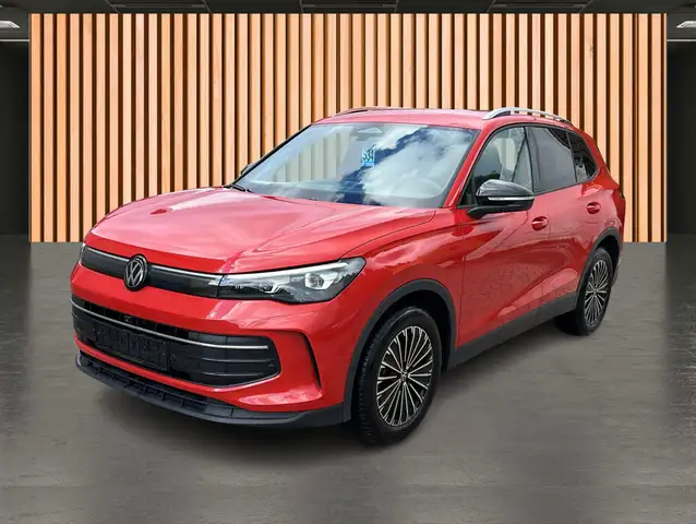 Volkswagen Tiguan view 2
