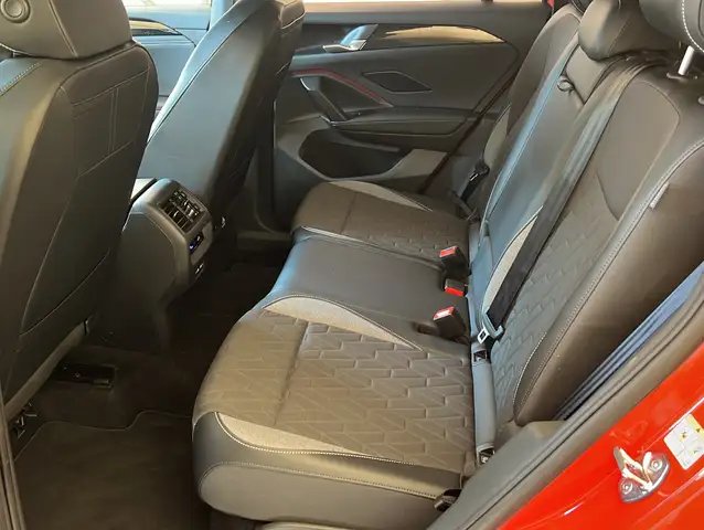 Volkswagen Tiguan view 13