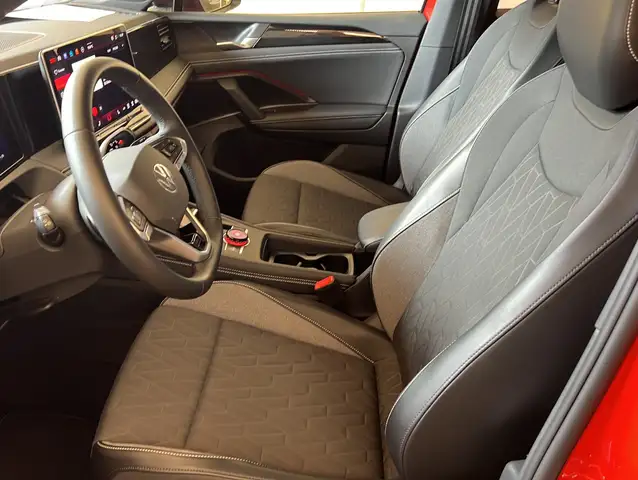 Volkswagen Tiguan view 3