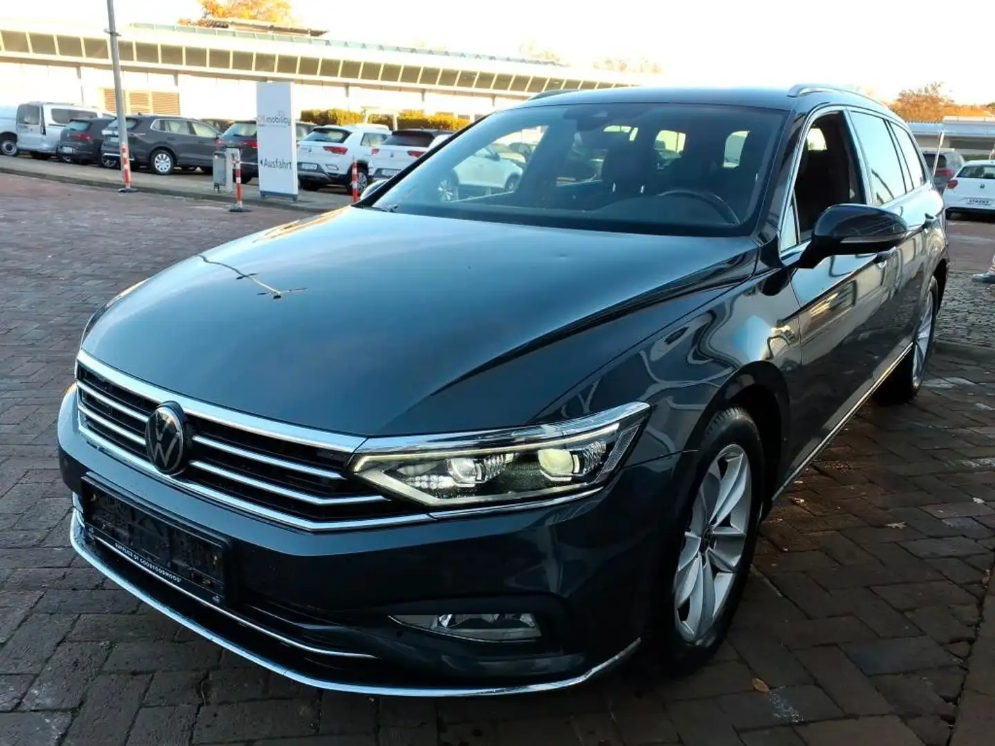 Volkswagen Passat Variant Elegance 2.0TDI DSG Navi SHZ ACC Gris - 1