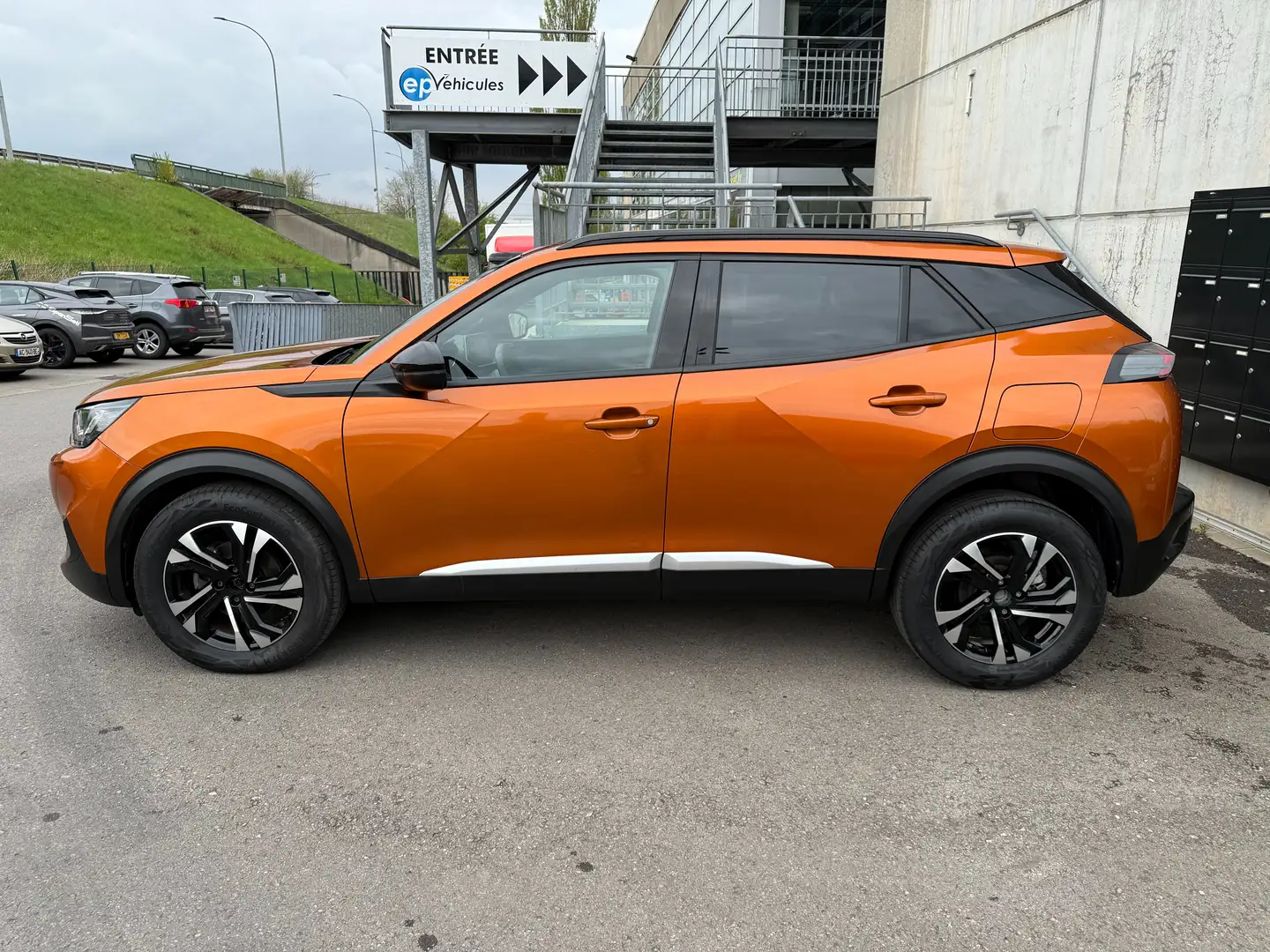 Peugeot 2008 2008 PureTech 100 ALLURE Orange - 2
