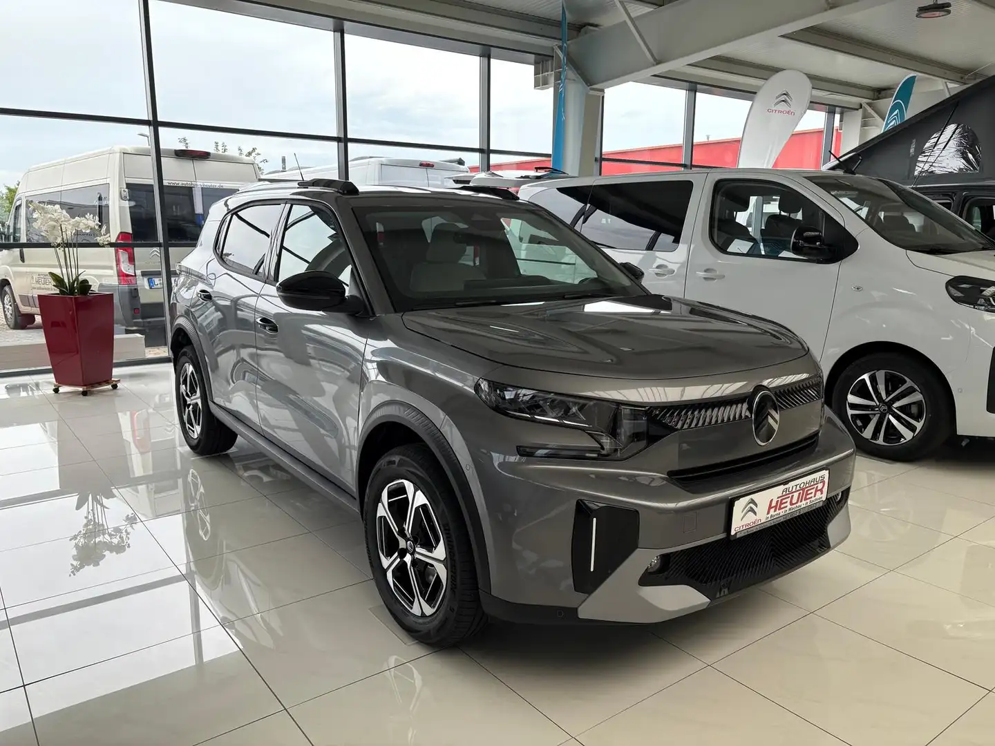 Citroen C3 Aircross Hybrid 145 e-DSC6 MAX Grijs - 2