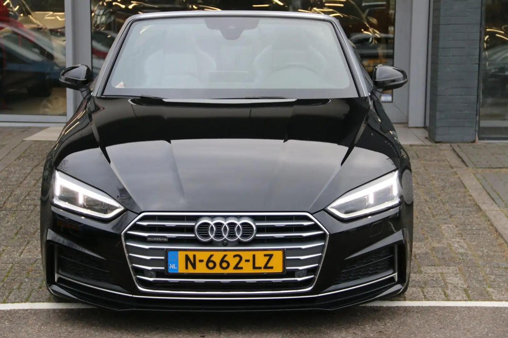 Audi A5 Cabriolet 2.0 TFSI MHEV quattro Design S-LINE VIRT Zwart - 2