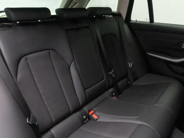 BMW 3 Series view 30
