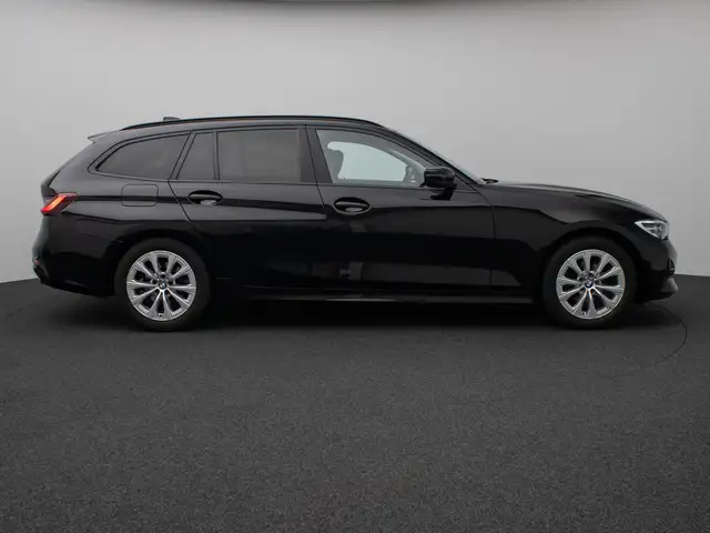 BMW 3 Series view 5