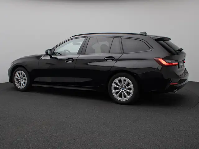 BMW 3 Series view 10