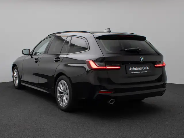 BMW 3 Series view 9