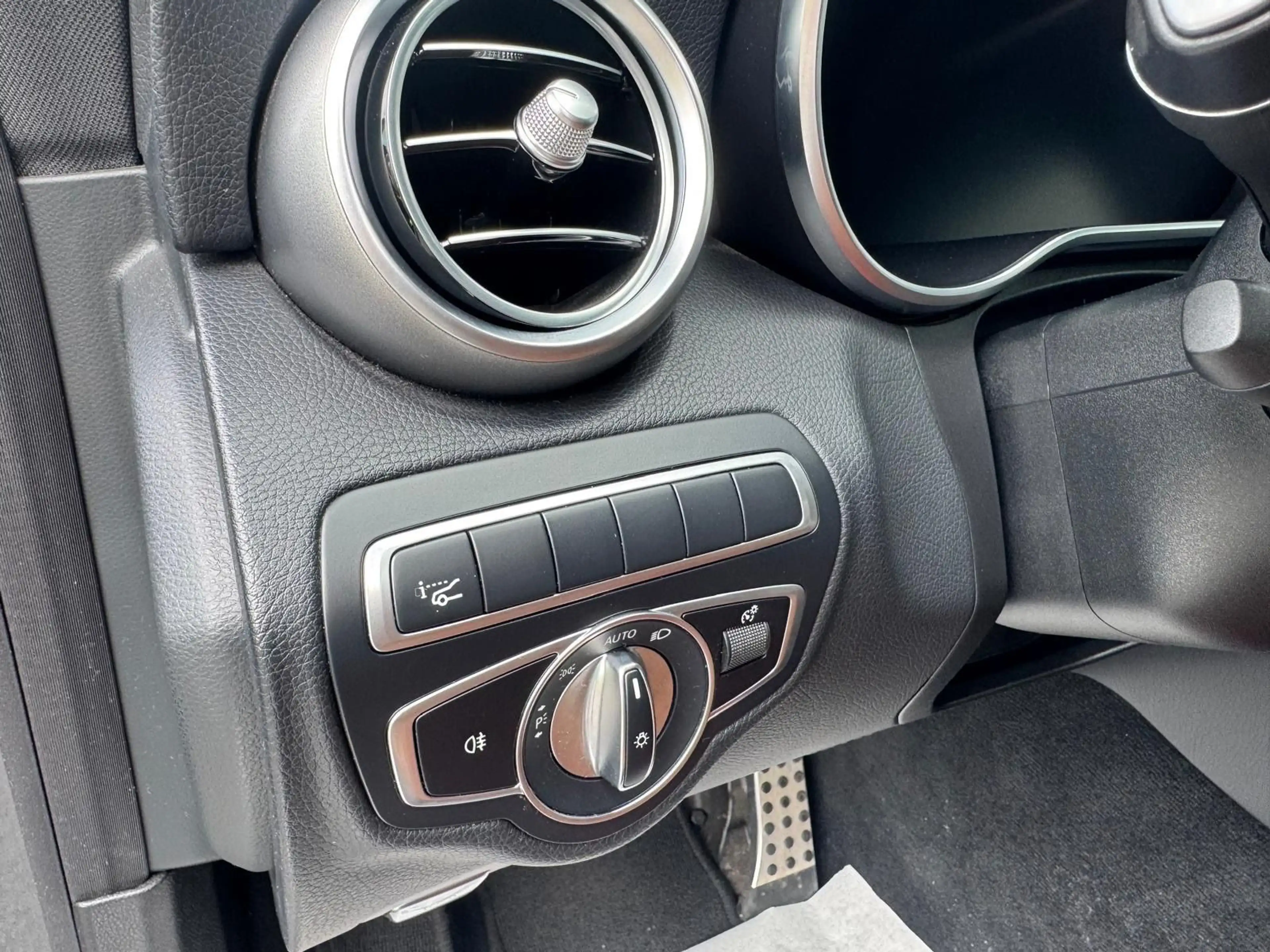 Mercedes-Benz C 220 d *AMG*NIGHT*BURMESTER*MEMORY*PANO*KEYLESS* — photo 17