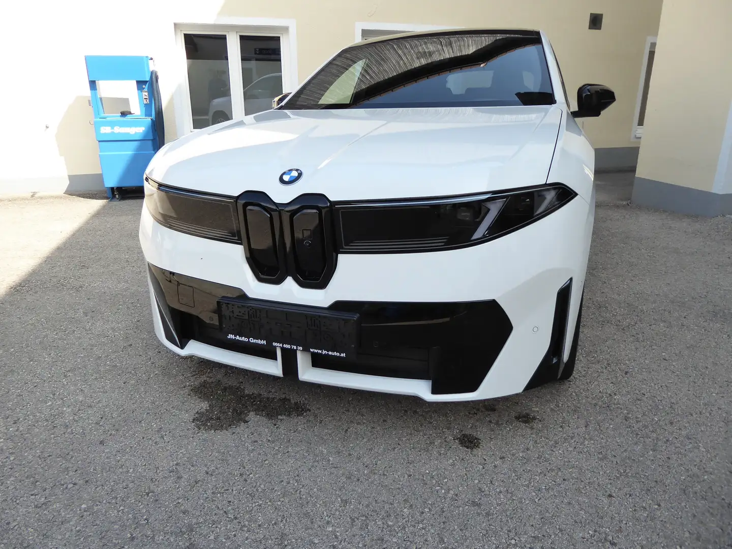 BMW iX3 50 xDrive M Sport Pro Paket Weiß - 2
