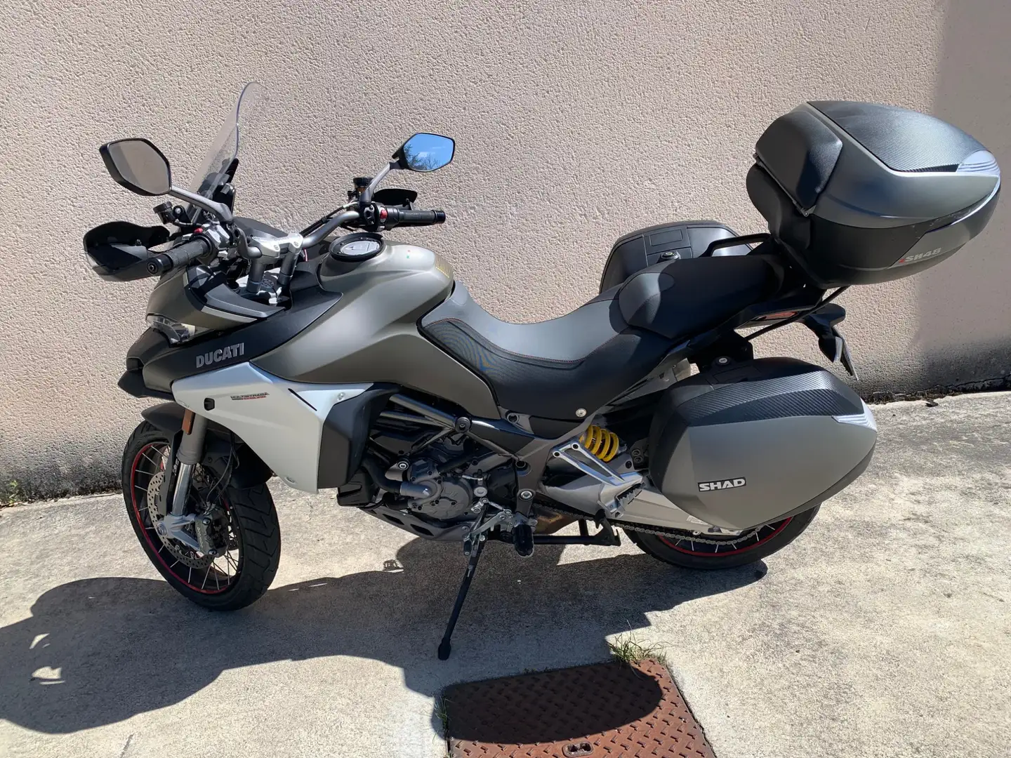 Ducati Gris - 1