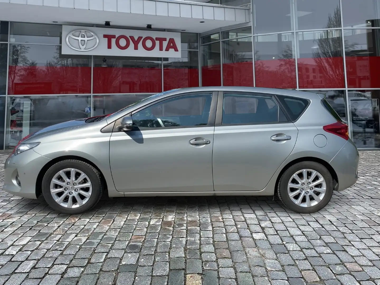 Toyota Auris 1.33 Cool KlimaA SoundSys Silber - 2
