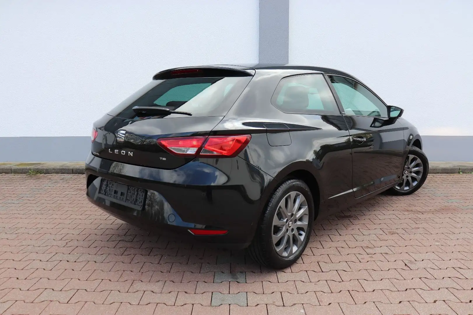 SEAT Leon SC 1.4TSI I-TECH*KLIMAAUT.SPORTSITZE*SHZ*PDC*MULTI Schwarz - 2