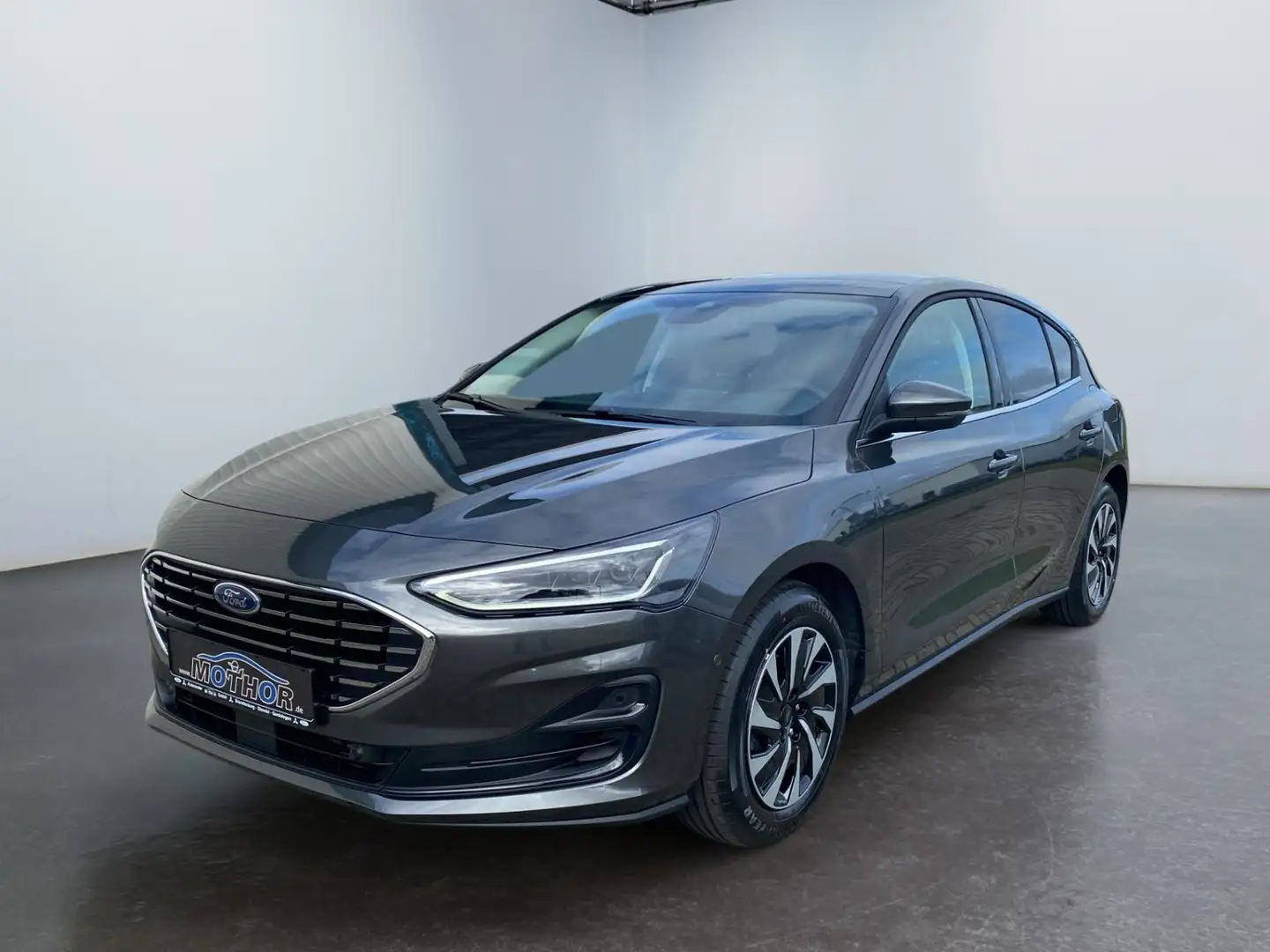 Ford Focus Titanium X 1.0 EcoBoost ACC PDC KAM NAV Grijs - 2