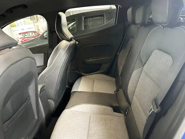 Renault Clio view 9