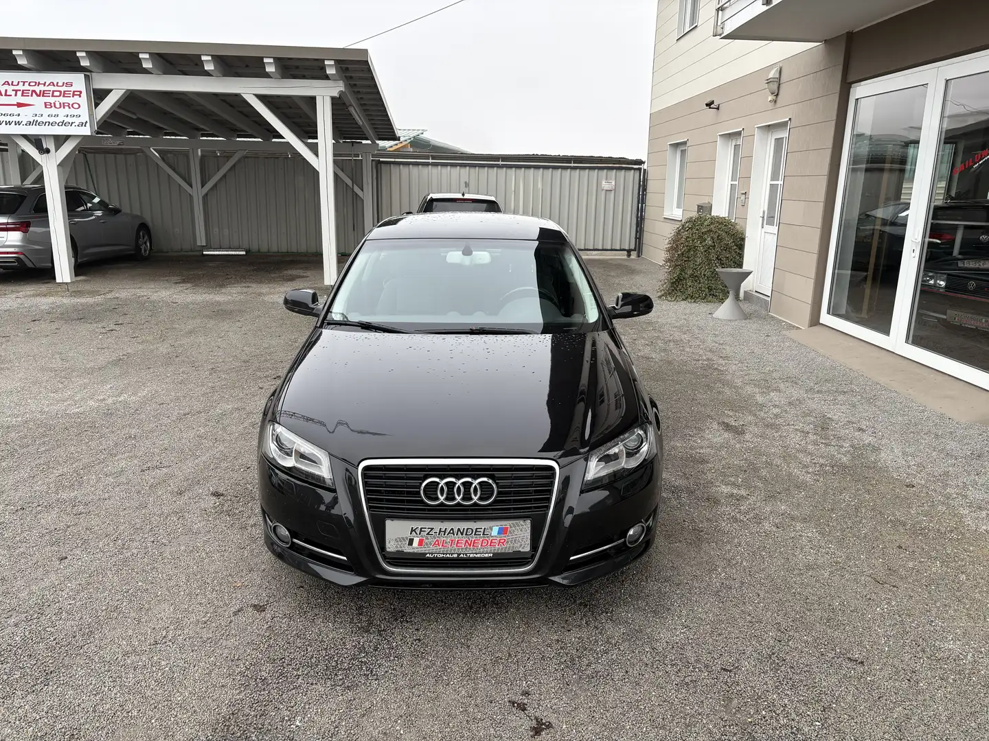 Audi A3 Comfort Edition 1,6 TDI DPF *SITZH*XENON*TEMP* Schwarz - 2