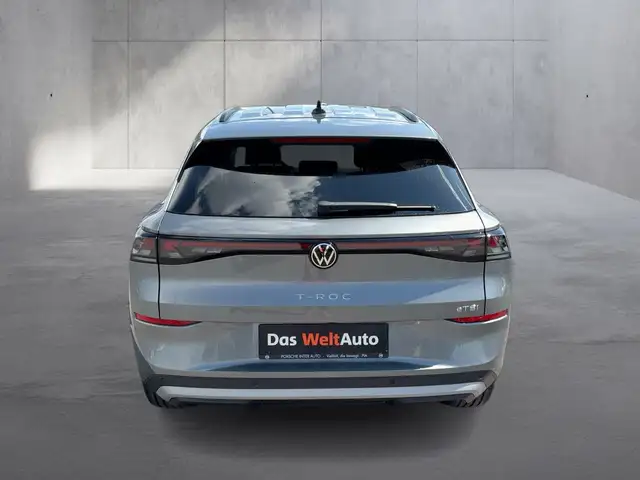 Volkswagen T-Roc view 4