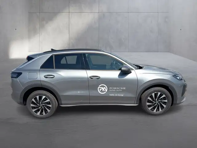 Volkswagen T-Roc view 6