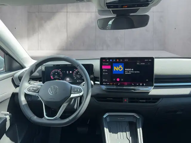 Volkswagen T-Roc view 11