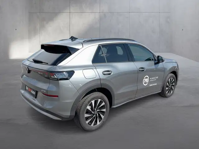 Volkswagen T-Roc view 5