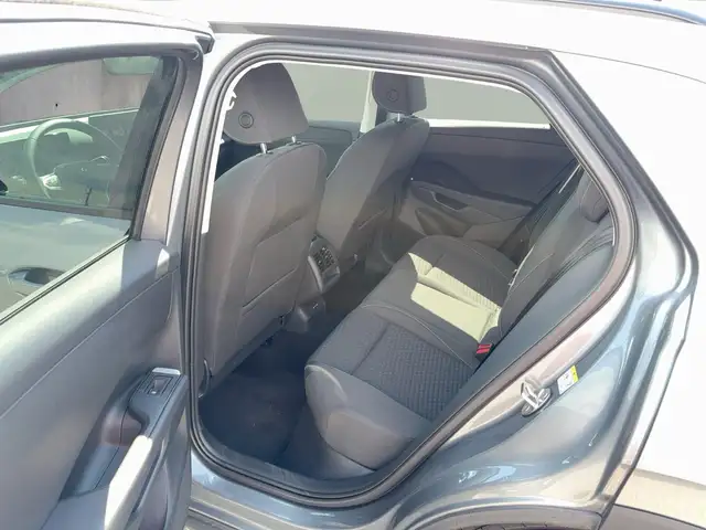 Volkswagen T-Roc view 12