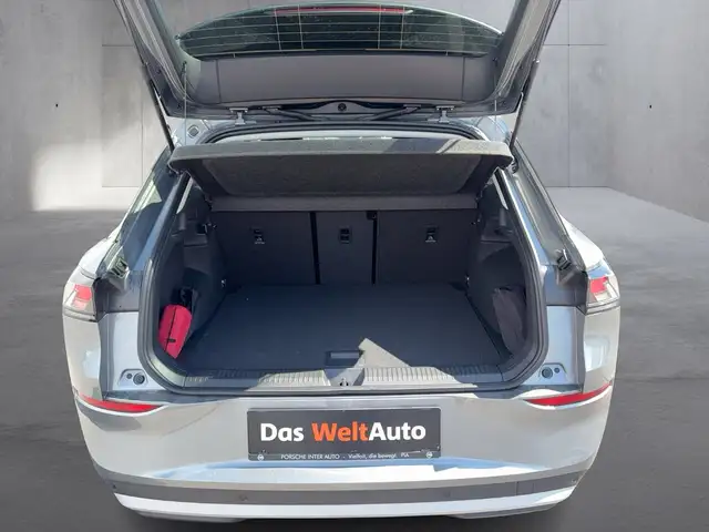 Volkswagen T-Roc view 13