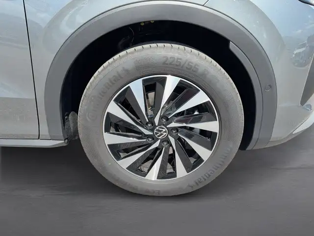 Volkswagen T-Roc view 7