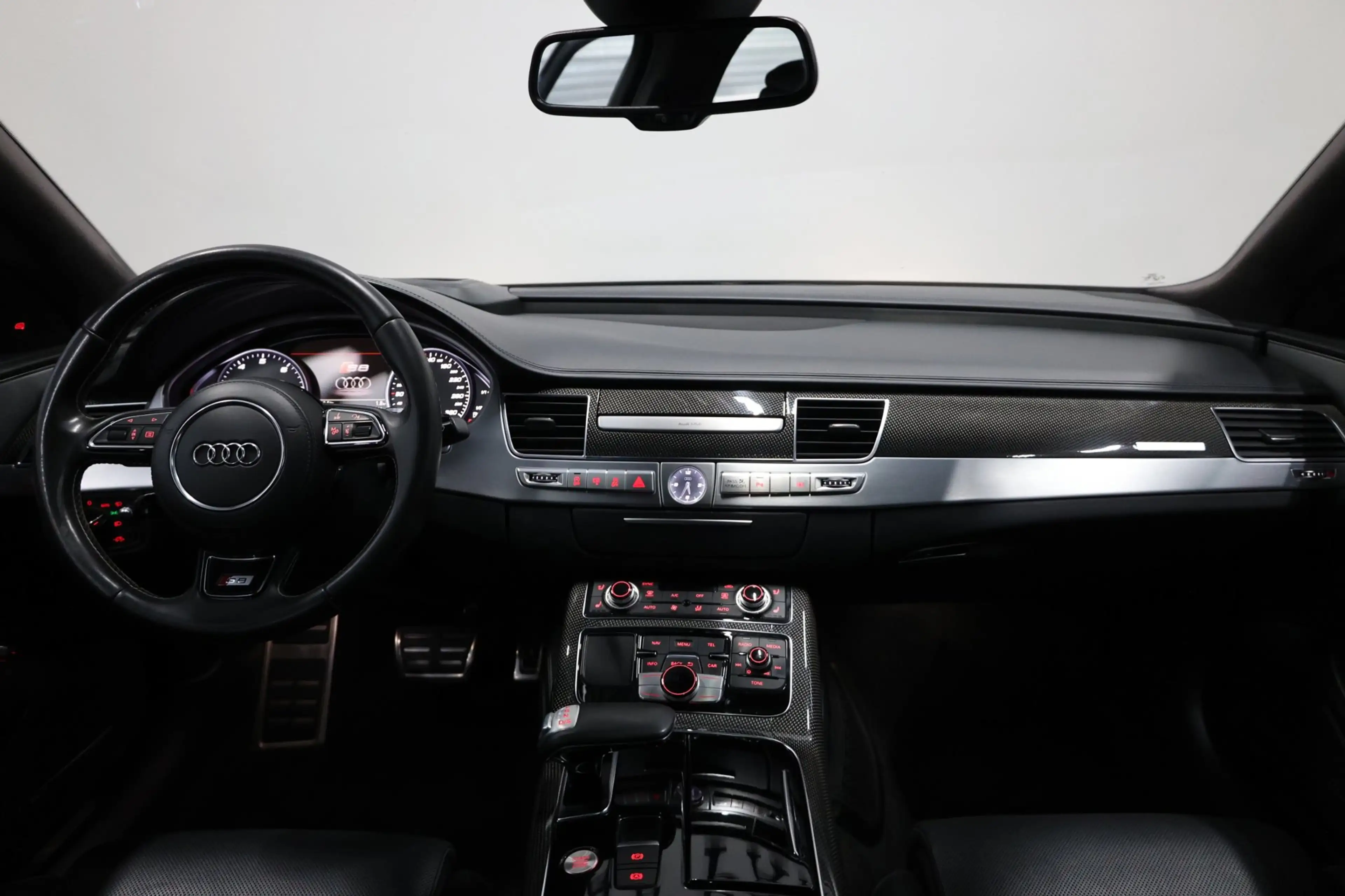 Audi S8 4.0 TFSI quattro KERAMISCH/NACHTZICHT/LUCHTV/SOFTC — photo 2