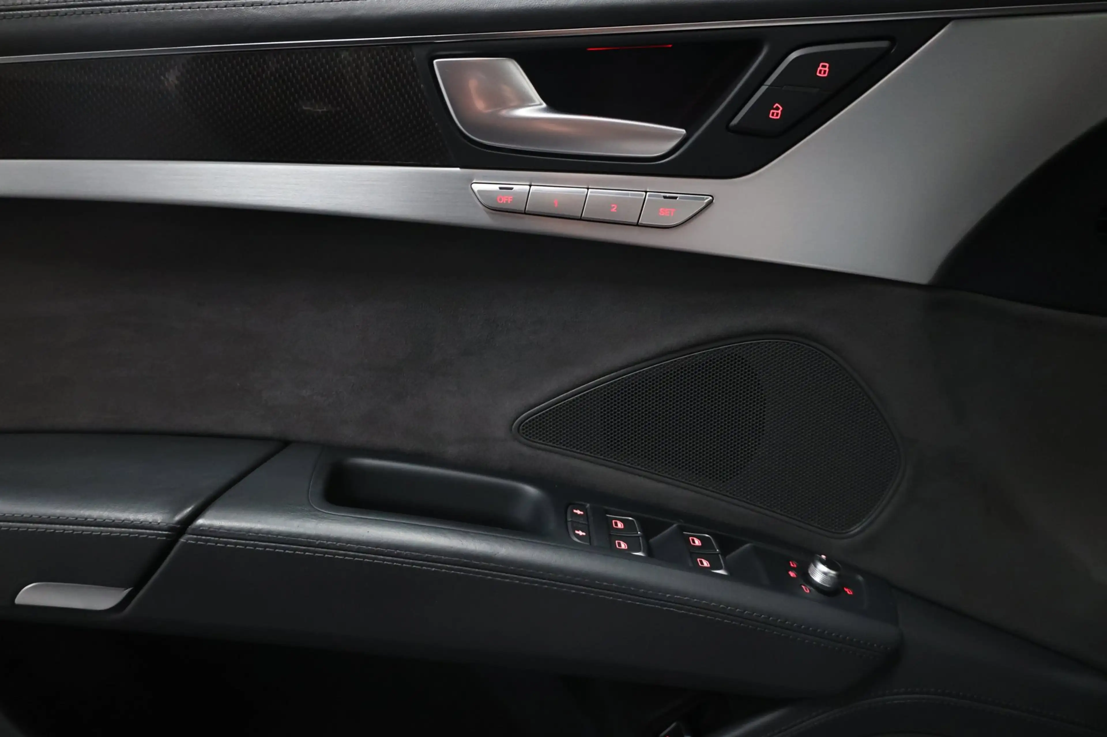 Audi S8 4.0 TFSI quattro KERAMISCH/NACHTZICHT/LUCHTV/SOFTC — photo 13