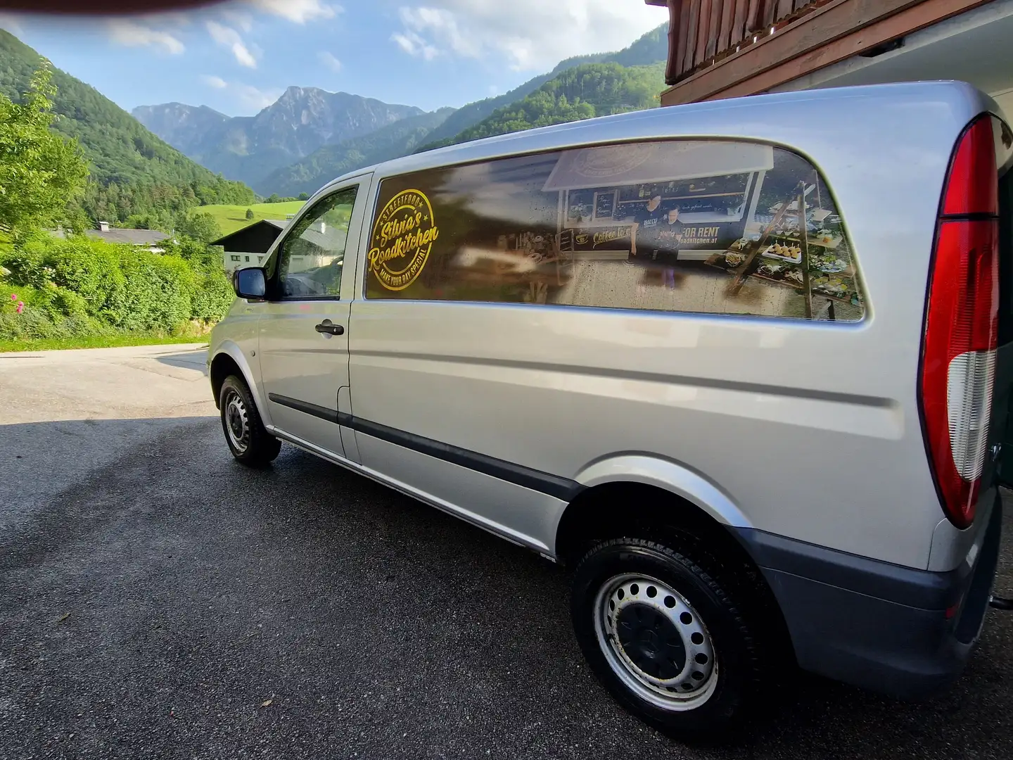 Mercedes-Benz Vito Vito 113 CDI BlueEfficiency kompakt Allrad Aut. Silber - 2