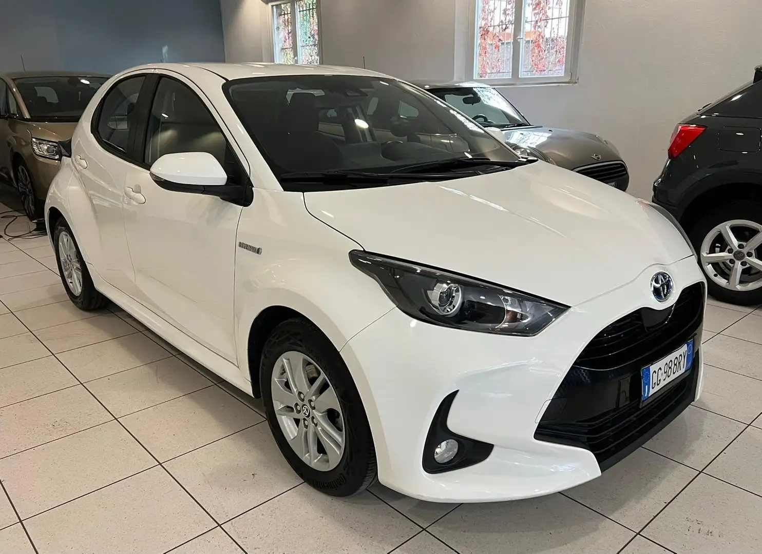 Toyota Yaris 1.5 Hybrid Business CVT Cerchi PREZZO REALE Bianco - 1