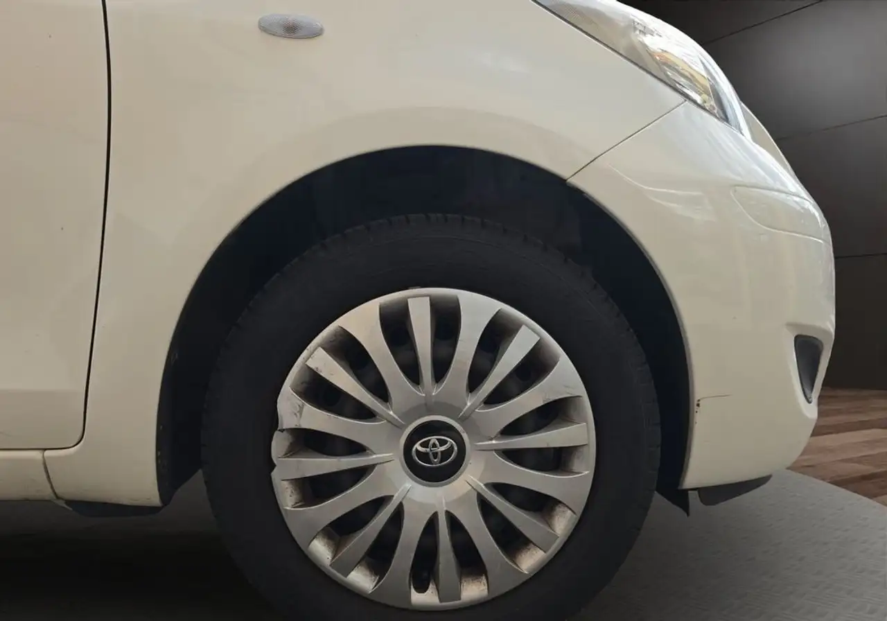 Toyota Yaris Yaris — photo 24