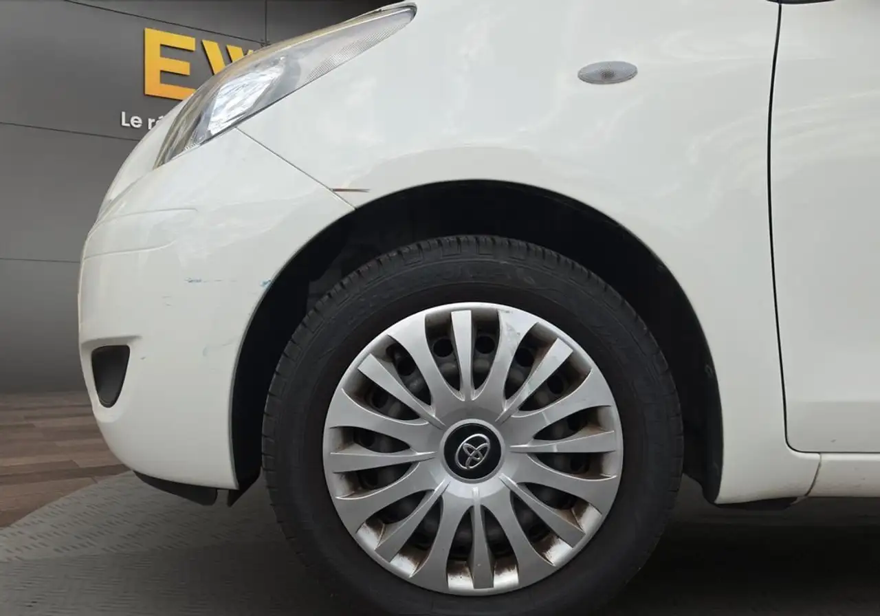 Toyota Yaris Yaris — photo 21